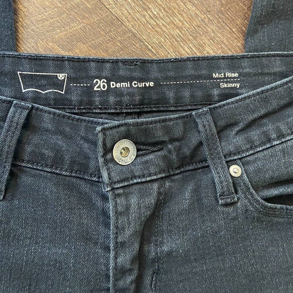 Levi's Demi Curve Mid-Rise Skinny Jeans - Size 26W x 26L - Picture 4 of 8